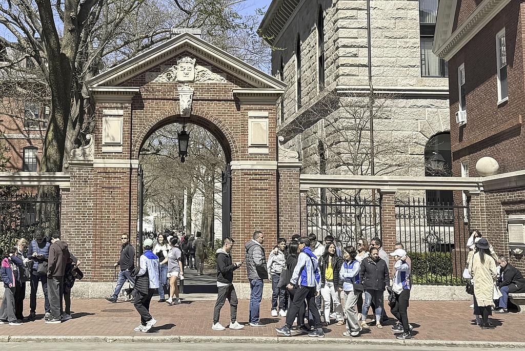 哈佛遭重拳 《财富》:特朗普正杀死美国下金蛋的鹅 第4张 哈佛遭重拳 《财富》:特朗普正杀死美国下金蛋的鹅 第4张