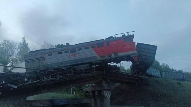 24小时内第二座 俄罗斯又一桥梁坍塌  第1张