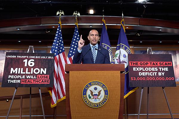 “特朗普联盟正在分崩离析，这不仅与马斯克有关”  第2张