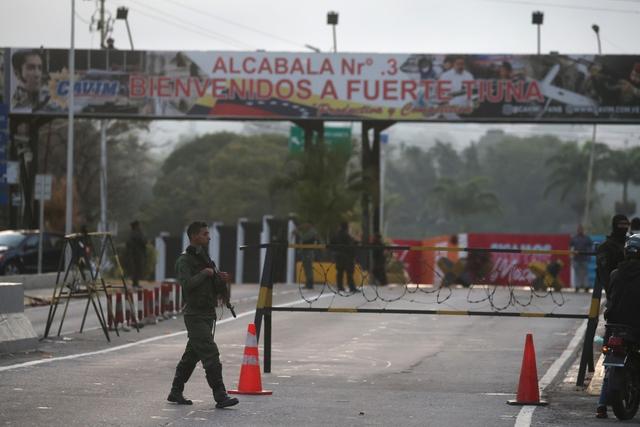 第1现场|遭袭后的委内瑞拉:药店排队、油站关闭、民众集会抗议 第10张 第1现场|遭袭后的委内瑞拉:药店排队、油站关闭、民众集会抗议 第10张