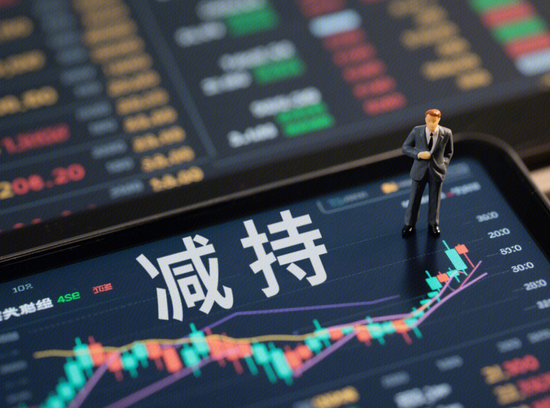 “美妆茅”变“家族提款机”?毛戈平上市1周年被“抽水”13亿 第3张 “美妆茅”变“家族提款机”?毛戈平上市1周年被“抽水”13亿 第3张