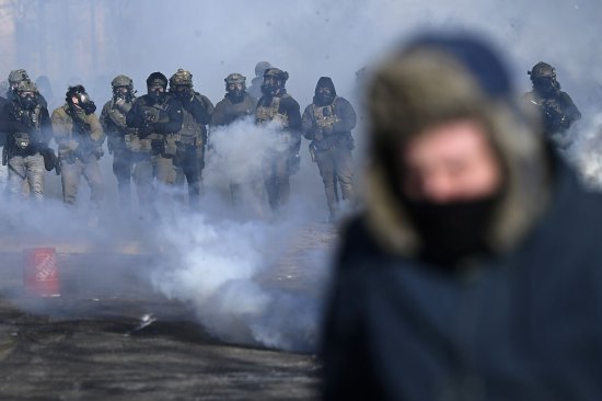 明尼苏达州一位美国公民遭执法人员射杀 特朗普称州长煽动叛乱  第3张