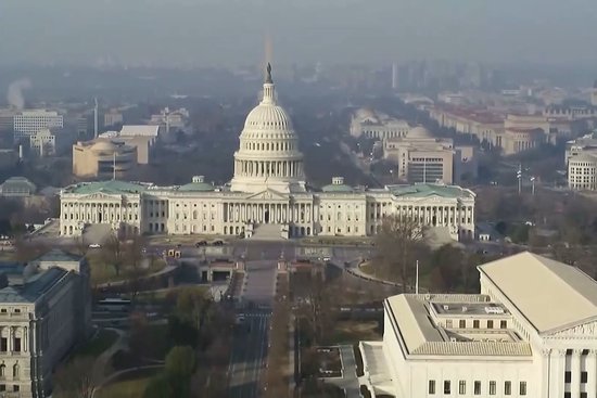 特朗普签署行政命令 对与伊朗有贸易往来的国家征收关税 第1张 特朗普签署行政命令 对与伊朗有贸易往来的国家征收关税 第1张