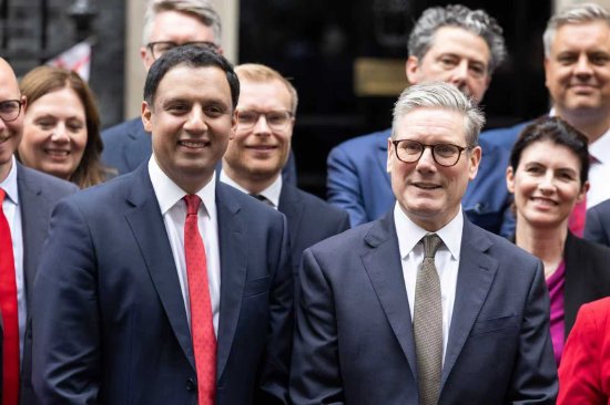 暂逃下台危机的斯塔默淡化工党内部分歧 将矛头指向英国改革党 第1张 暂逃下台危机的斯塔默淡化工党内部分歧 将矛头指向英国改革党 第1张