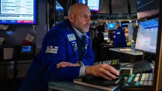 午盘:美股走低道指下跌逾600点 思科重挫11.7% 第1张 午盘:美股走低道指下跌逾600点 思科重挫11.7% 第1张