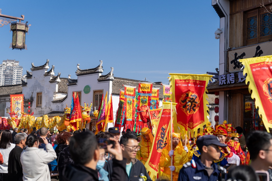 带动旅游收入超24亿元,“世界超市”赢麻了!春晚分会场成火爆打卡点! 第1张 带动旅游收入超24亿元,“世界超市”赢麻了!春晚分会场成火爆打卡点! 第1张