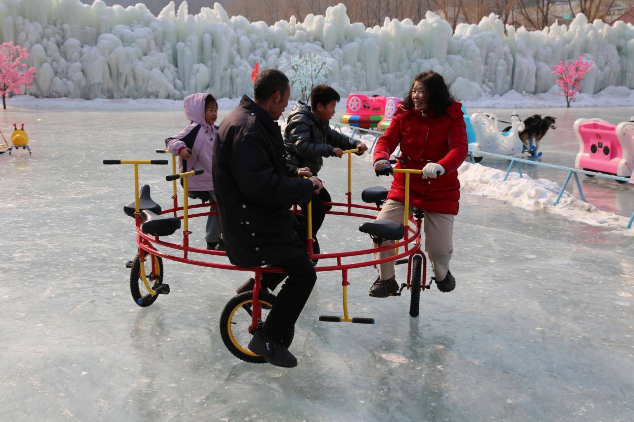 河北青龙：家门口的“冰雪乐园”开启群众过年新模式  第2张