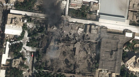 卫星图像:哈梅内伊官邸内多栋建筑遭严重损毁 第1张 卫星图像:哈梅内伊官邸内多栋建筑遭严重损毁 第1张