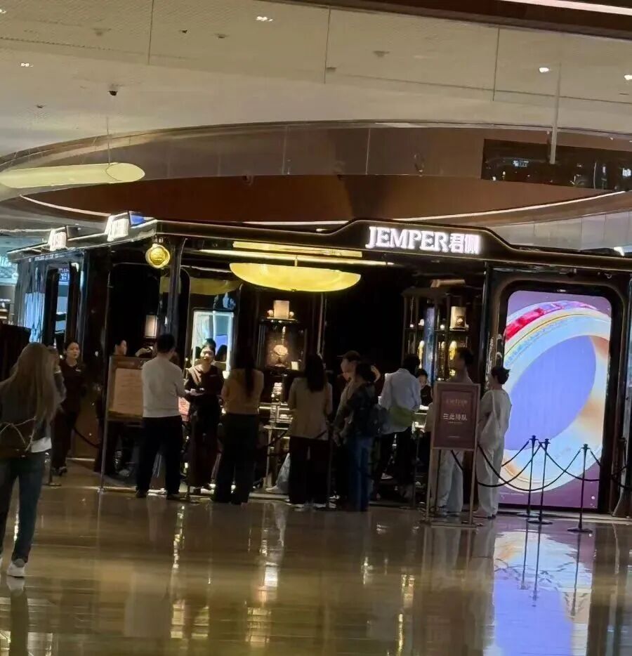 金店集体涨价,涨幅普遍超10%,有品牌手镯一夜暴涨近5万 第1张 金店集体涨价,涨幅普遍超10%,有品牌手镯一夜暴涨近5万 第1张