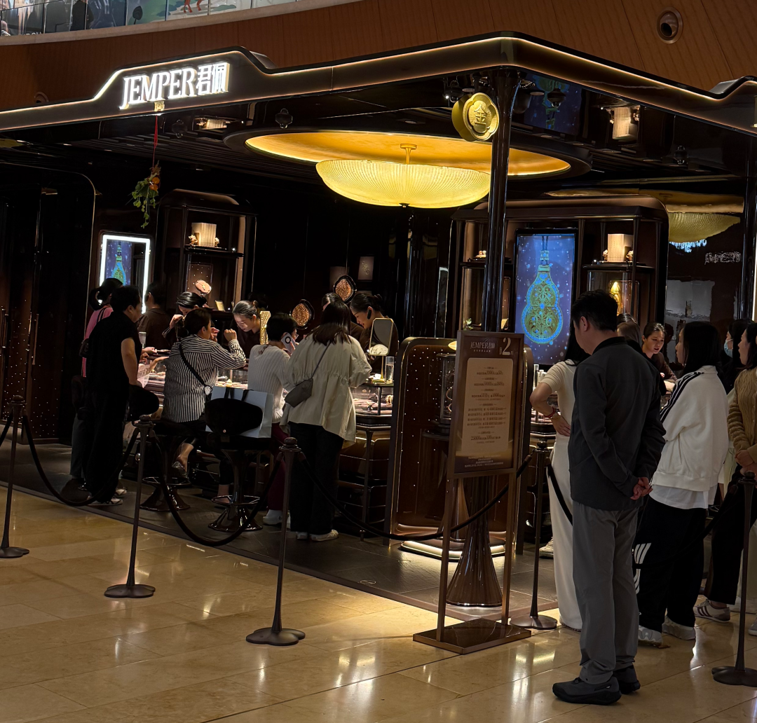 金店集体涨价,涨幅普遍超10%,有品牌手镯一夜暴涨近5万 第2张 金店集体涨价,涨幅普遍超10%,有品牌手镯一夜暴涨近5万 第2张