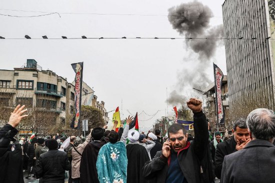 伊朗高层姿态强硬 以强势言辞和公开游行直面特朗普  第1张