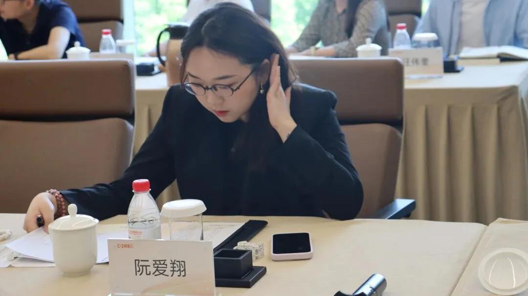 全国1万多家药店 云南“药王”又给两位“90后”女儿分股份:市值1.5亿元!他离婚多年 曾言所做一切都是为女儿打算 第6张 全国1万多家药店 云南“药王”又给两位“90后”女儿分股份:市值1.5亿元!他离婚多年 曾言所做一切都是为女儿打算 第6张