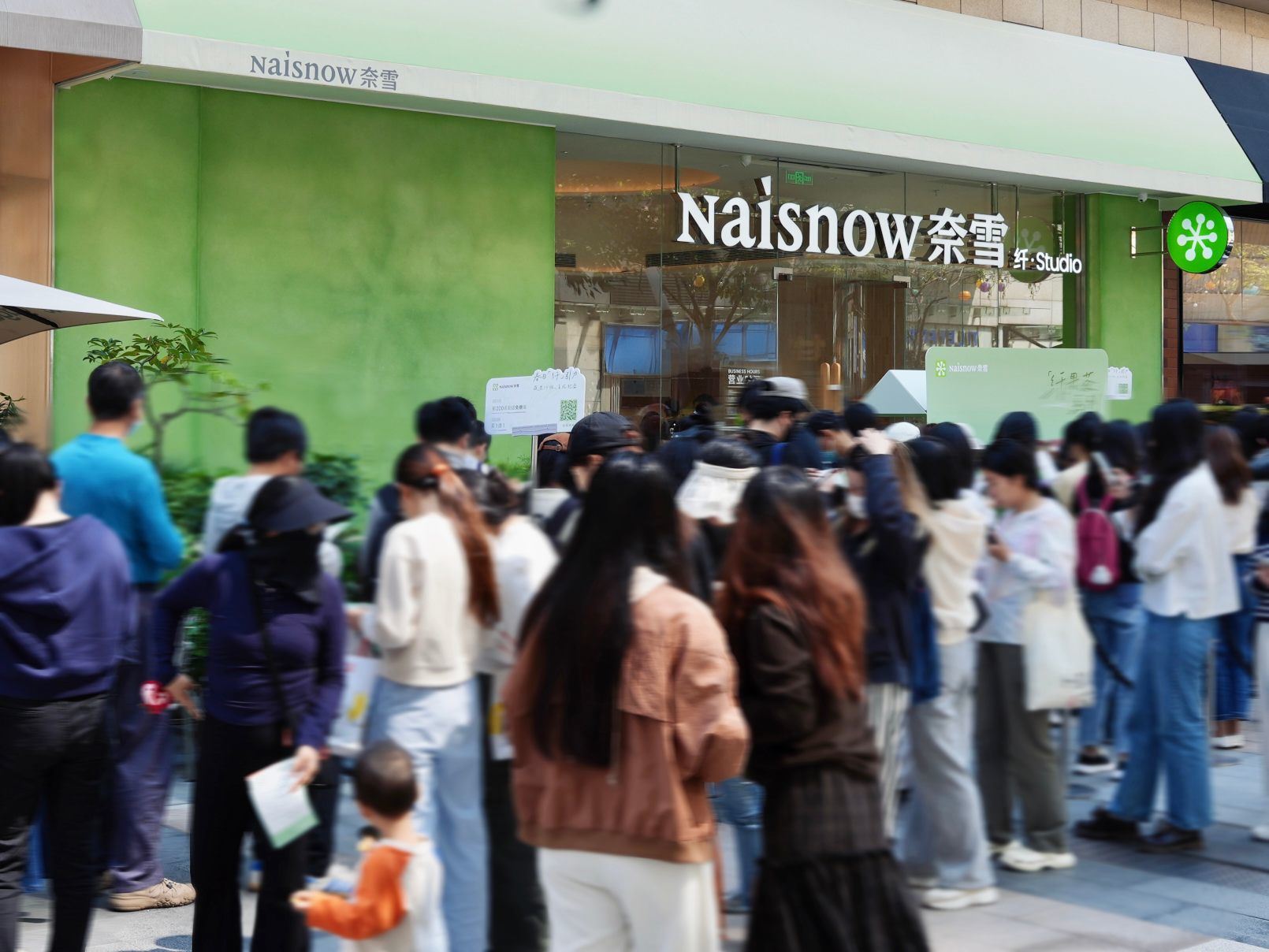 从纤・Studio 爆火到「莲雾补水小粉瓶」上新， 奈雪纤果茶深耕健康赛道  第2张