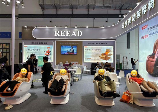 消博手记 | 打工人有救了?消博会上那张让人“抖睡”的椅子,居然是航天员同款 第1张 消博手记 | 打工人有救了?消博会上那张让人“抖睡”的椅子,居然是航天员同款 第1张