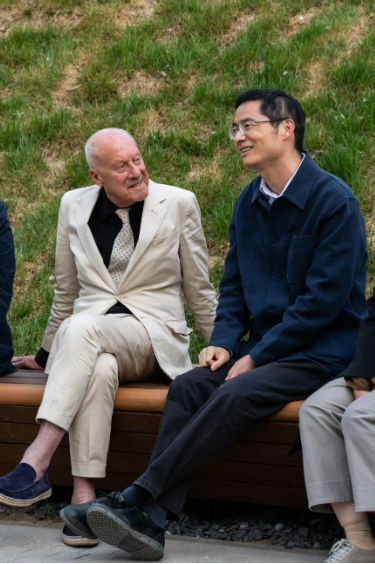 全球建筑泰斗诺曼·福斯特到访维晟中心，北京CBD核心区再添大师印记  第3张